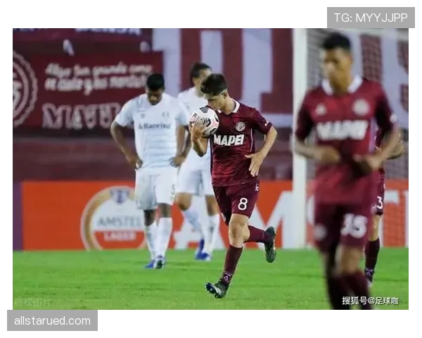 格雷米奥主力阵容迎战强敌，近期防线表现稳健