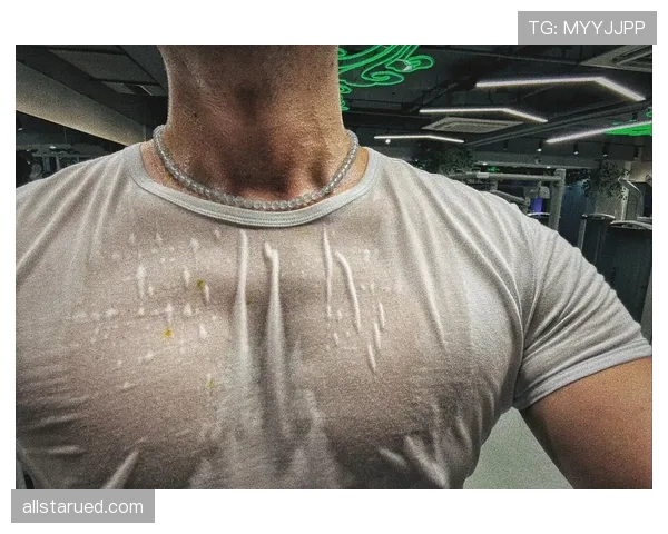 肖若腾这训练强度，凌晨四点健身房打卡是认真的？